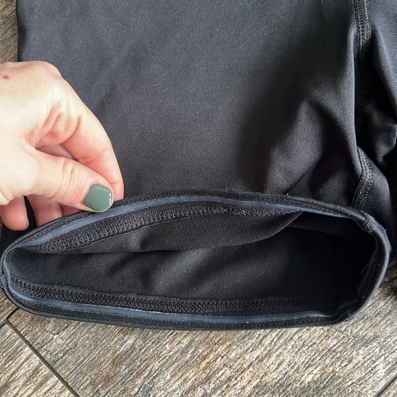 Gap black active shorts - Picture 6 of 10